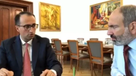 Ուղիղ. Նիկոլ Փաշինյանի աշխատանքային հանդիպումը Արսեն Թորոսյանի հետ