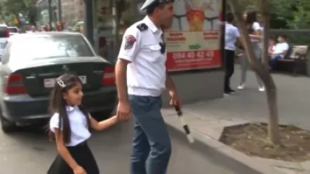 Ոստիկանությունը զգուշացնում է․ արգելվում է մինչև 12 տարեկան երեխաներին փոխադրել մեքենայի առջևի նստատեղին