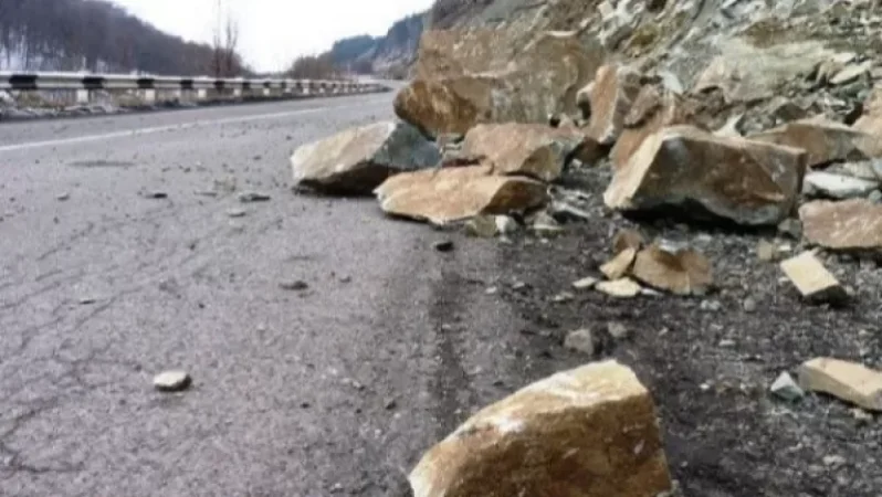 Երևան-Մեղրի ավտոճանապարհին տեղի է ունեցել քարաթափում