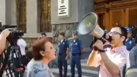 ՏԵՍԱՆՅՈՒԹ․ Քոչարյանի դիմումների մասով ՍԴ որոշումից դժգոհ քաղաքացիներն ակցիա իրականացրին