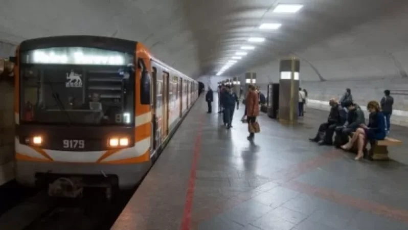 Train Breaks Down at Metro 'Barekamutyun' Station
