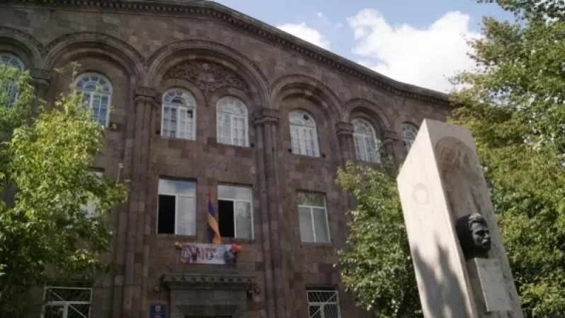 6-ամյա աղջնակին գետնին քարշ տալու դեպքով զբաղվում է ոստիկանությունը