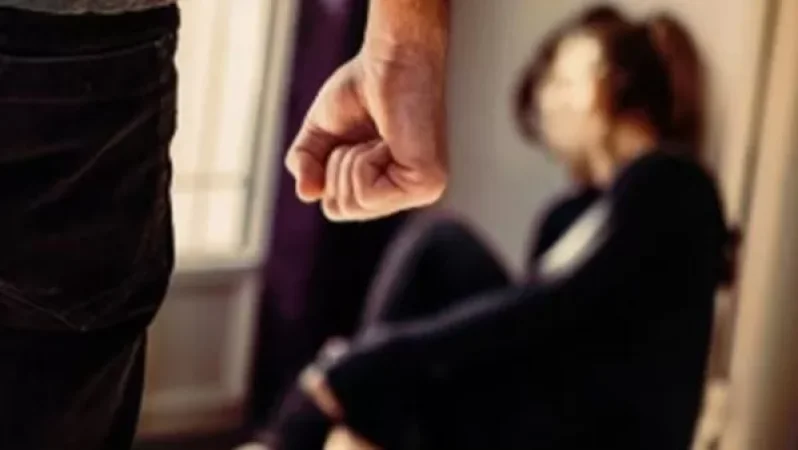 Աներոջ ներկայությամբ ծեծել է 28-ամյա կնոջը