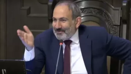 Ոստիկանության պետը չի ծխում, ԱԱԾ պետը թաքուն է ծխում. կատակում է վարչապետը