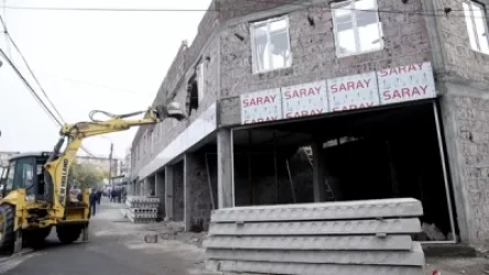 Շինությունը քանդելու քաղաքապետարանի հանձնարարականն անօրինական է եղել. դատարանը հօգուտ քաղաքացու վճիռ է կայացրել. Aravot.am