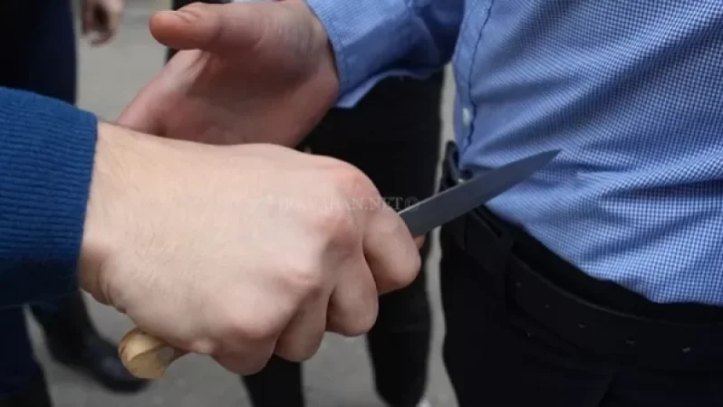 Իսակովի պողոտայի մոտ 25-ամյա երիտասարդի են դանակահարել