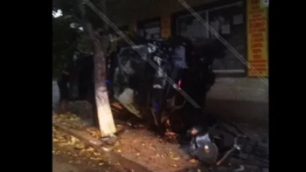 Աշտարակում  BMW-ով բախվել է խանութի պատին և կողաշրջվել. կան վիրավորներ