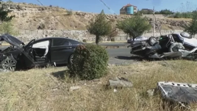 Խոշոր վթար Կոտայքի մարզում. վարորդներից մեկը ծայրահեղ ծանր վիճակում է