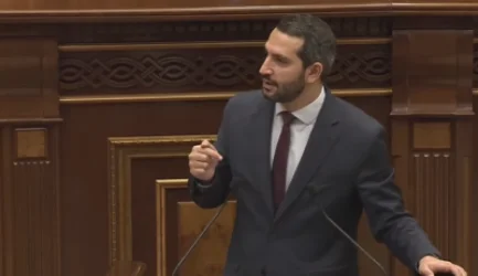 Ձեր իշխանության օրոք Մեղրիի երկաթգիծը քանդել են, մետալալոմ են արել. Ռուբինյան