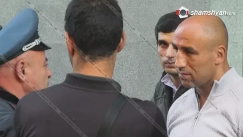 Հյուսիսային պողոտայում Mercedes-ը բախվել է բռնցքամարտիկ Արթուր Աբրահամի BMW X6-ին