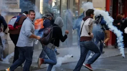 Փարիզում ոստիկանությունն արցունքաբեր գազ է կիրառել «դեղին բաճկոնավորներին» ցրելու համար