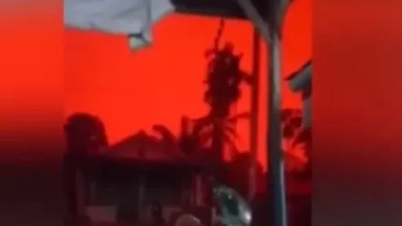 ՏԵՍԱՆՅՈՒԹ. Ինդոնեզիայում հրդեհներից երկինքը կարմիր գույն է ստացել