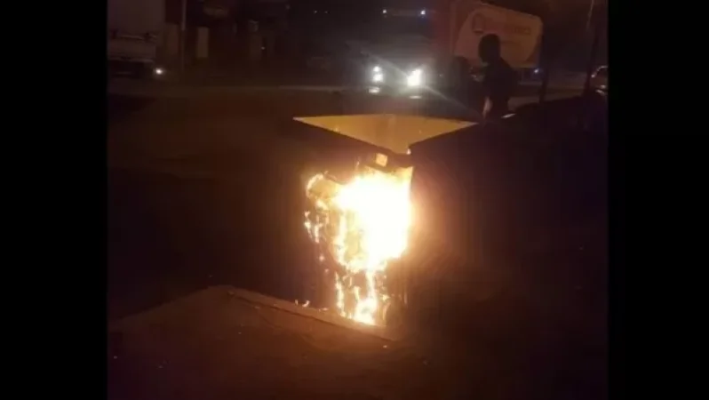 Ոնց որ մարդ ինքն իր ձեռքով իր տան կահույքը վառի. Հակոբ Կարապետյանը՝ վառվող աղբամանի մասին