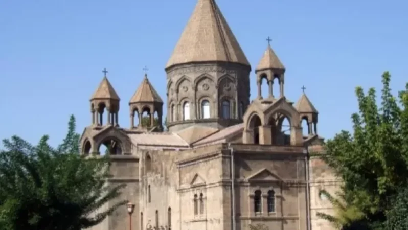 Մայր Աթոռի քահանայի բնակարանից հափշտակել են 1500 ԱՄՆ դոլար և մոտ 700 հազար դրամ