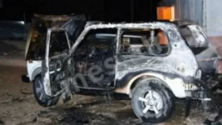 Արտաշատի շենքերից մեկի բակում մեքենա է այրվել