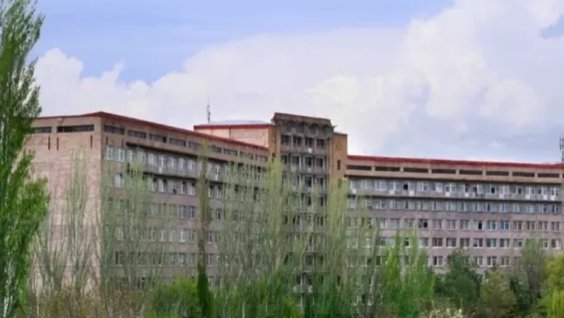 Ուռուցքաբանության կենտրոնի ծեծկռտուքից տուժած բժիշկին վիրահատում են
