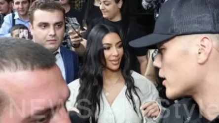 ՏԵՍԱՆՅՈՒԹ. Հյուրանոցից դուրս գալիս Քիմ Քարդաշյանին դիմավորեցին երկրպագուները