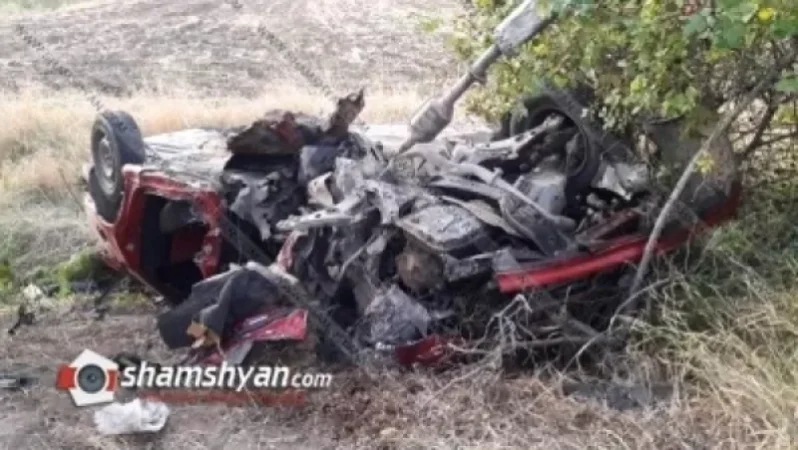 Խոշոր ավտովթար Կոտայքի մարզում. 43-ամյա վարորդը Toyօta-ով մխրճվել է բեռնատար ЗИЛ-ի մեջ և գլխիվայր շրջվել