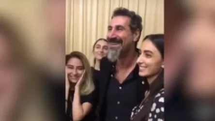 ՏԵՍԱՆՅՈՒԹ․ Հերթ՝ Սերժ Թանկյանի հետ սելֆիներ անելու համար