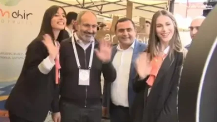 «Բումերանգ» վարչապետի հետ. սելֆի անելու նոր սա՞րք է». «ուրիշին նվիրեք՝ մեր անունից». Փաշինյանը Սասունիկում՝ էքսպո ցուցահանդեսում