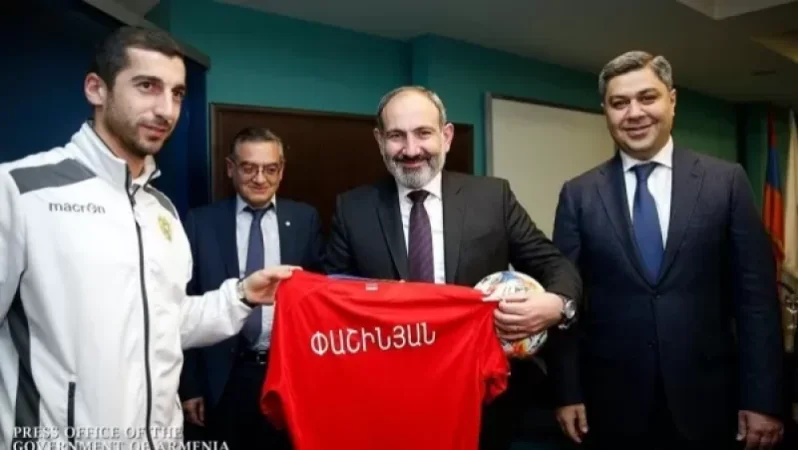 Դուխով, տղերք, ձեզ հետ ենք ու ձեր կողքին. Փաշինյանը` հավաքականի տղաներին