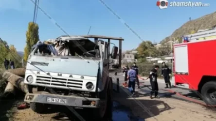 Վանաձորում «ԿԱՄԱԶ»-ը բախվել է գազատարին. խողովակները լցվել են գետը