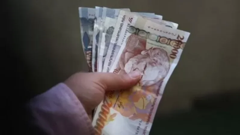 28-ամյա կինը 52-ամյա տղամարդուց հափշտակել է շուրջ 7 մլն դրամ . ՔԿ