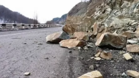 Ստեփանավան քաղաքի սկզբնամասում տեղի է ունեցել քարաթափում. ճանապարհը միակողմանի փակվել է