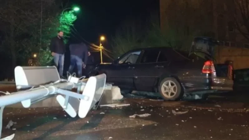 Խոշոր վթար Կոտայքի մարզում. մեքենայի բախումից պատը փլուզվել է