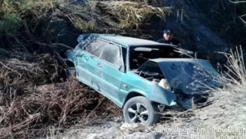 Երևան-Երասխ ավտոճանապարհին մեքենան ընկել է ջրանցքը. վիրավորներ կան
