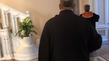 ՏԵՍԱՆՅՈՒԹ․ Նիկոլ Փաշինյանը քահանաներին խնդրել է օծել կառավարական տունը