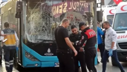 Ստամբուլում ավտոբուսի վարորդը մխրճվել է կանգառի մեջ, այնուհետև դանակով հարձակվել մարդկանց վրա