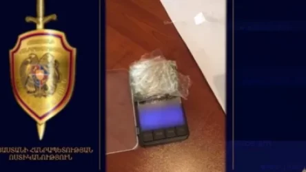 Մեքենայի զննության ընթացքում ոստիկանները հայտնաբերել են 35 գրամից ավելի դեղնականաչավուն զանգվածով փաթեթ