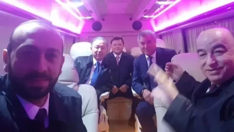 PHOTOS: We Haven't Found a Way to Turn Off the Pink Light, Mirzoyan Didn't Fall Behind Pashinyan