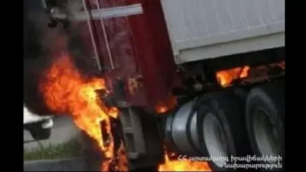 Աճառյան փողոցում բեռնատար է այրվում