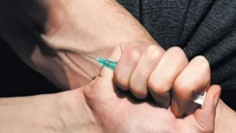 Մոխրանման զանգվածներով կաթուցիչներ, դեղնականաչավուն զանգված. ոստիկանների բացահայտումը