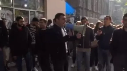 Նախարարի հրաժարականի պահանջով ցույցերին ԵՊՀ ուսանողներին միացել են այլ բուհերում սովորողներ