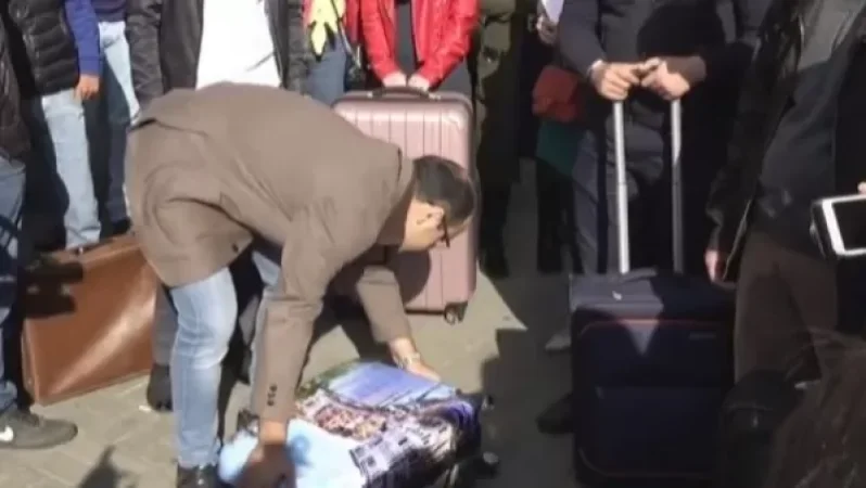 Դուք ձախողակ եք․ ՀՀԿ-ականները ճամպրուկ փոխանցեցին Զոհրաբ Մնացականյանին