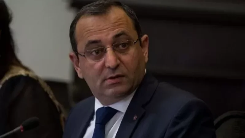 Սա կարմիր քարտ է Արայիկ Հարությունյանին, որպեսզի նա հեռացվի դաշտից․ Արծվիկ Մինասյան