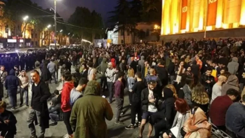 Ոստիկանությունը ցրել է ընդդիմության նստացույցը Վրաստանի խորհրդարանի մոտ