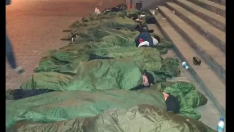 Գիշերը՝ ԿԳՄՍ նախարարության շենքի դիմաց. ջերմաստիճանը` -3