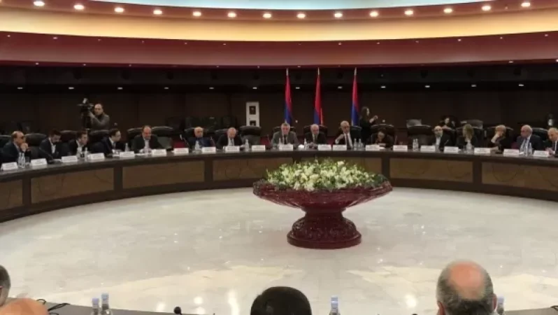 «Իրատես». Ծառուկյանը կիսում է «Վերնատան» անդամների մտահոգությունները, չնայած չի միացել դրան