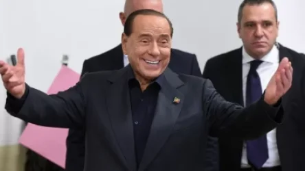 Սիլվիո Բեռլուսկոնին սելֆի անելիս վայր է ընկել ու տեղափոխվել հիվանդանոց