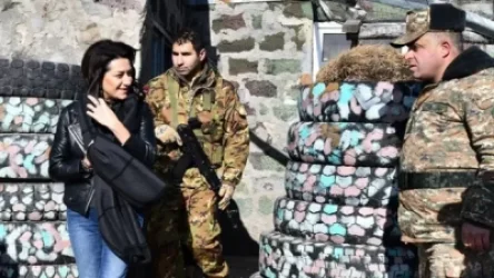 ԼՈՒՍԱՆԿԱՐՆԵՐ. Աննա Հակոբյանն այցելել է դիրքեր