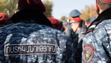 Փաստաբանին թույլ չեն տալիս վստահորդի մոտ մտնել. լարված իրավիճակ` վեցերորդ վարչության մոտ