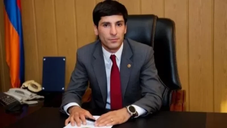 Արարատի մարզպետն աշխատավարձի 100 %-ի չափով պարգևատրել է իր խորհրդականներին, օգնականներին, վարչության պետերին