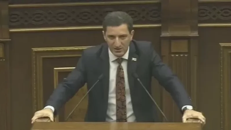 Պարո՛ն Մարուքյան, մի սրտնեղեք, իմ ոչ մի նախագիծ չի անցնում, հիմա էլ թող Ձերը չանցնի էլի.  Պետրոսյան