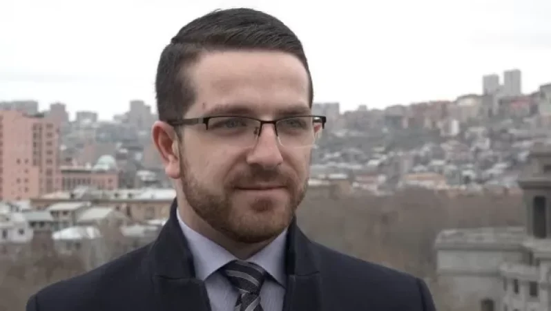 «Հրապարակ». Վանեցյանի դեմ ավելորդ շատ էր խոսում. որքան է եղել փոխնախարարի բաժինը