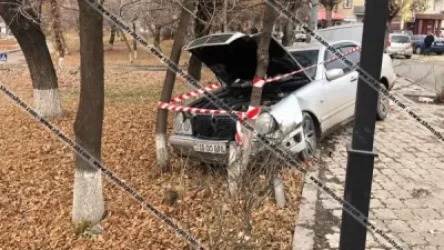 Գյումրիում 23-ամյա վարորդը Mercedes-ով վթարի է ենթարկվել. նրան տեղափոխել են հիվանդանոց