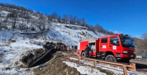 ՏԵՍԱՆՅՈՒԹ․ ՆԳՆ-ն՝ Սյունքիում ձորը շրջված ավտոցիստեռնի դեպքի մասին․ բեռնված վառելիքի արտահոսք է եղել